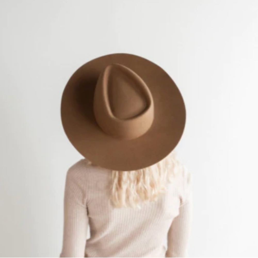 Gigi Pip Dakota Triangle Crown